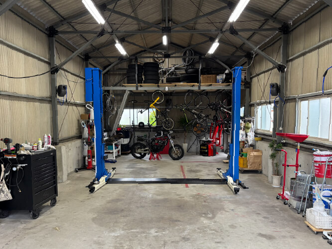 自転車メンテナンス用の整備工具と作業スペース｜近常車輪
